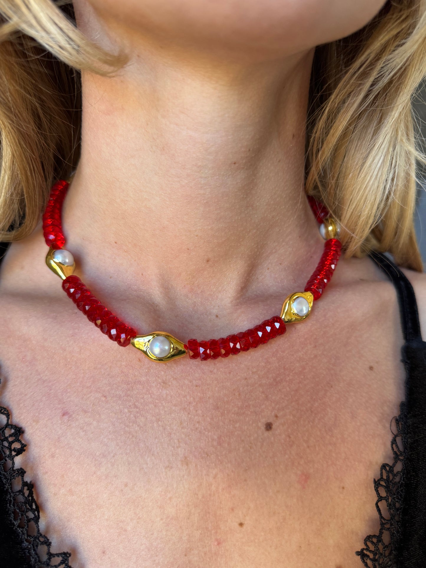 RED CRYSTAL AND PEARL CHOKER