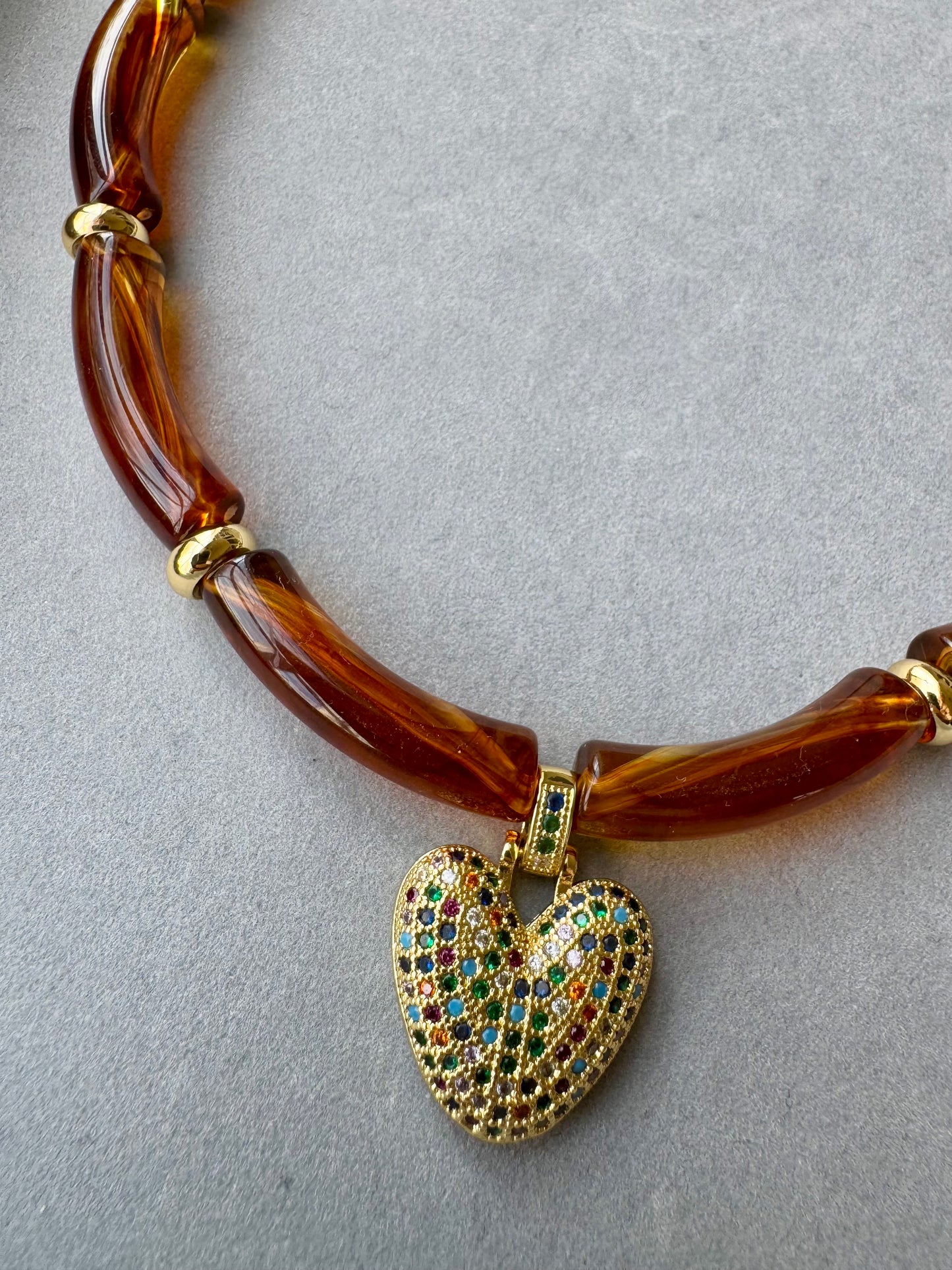 SHINY HEART ACRYLIC NECKLACE