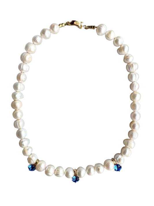 PEARLS AND BLUE CRYSTALS NECKLACE