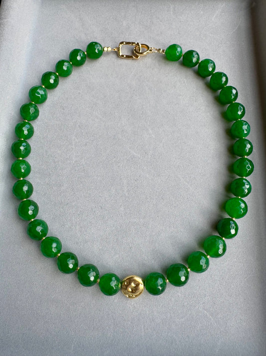 Emerald Radiance: Dark Green Crystal & Gold Statement Choker